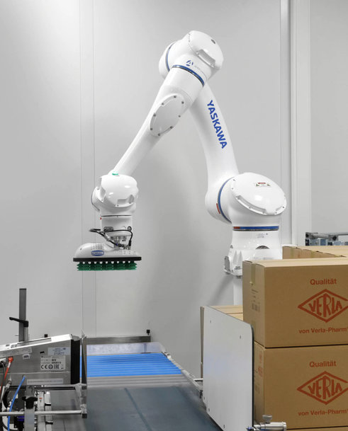 CÉLULA DE PALETIZACIÓN CON COBOT MOTOMAN HC20 EN VERLA-PHARM